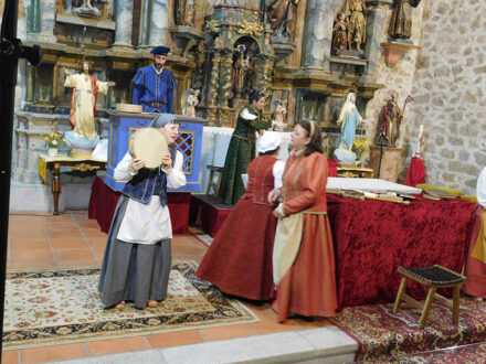 San Esteban de la Sierra suma otro éxito en la gira teatral de Lazarillo de Tormes con “Buscando a Nebrija”