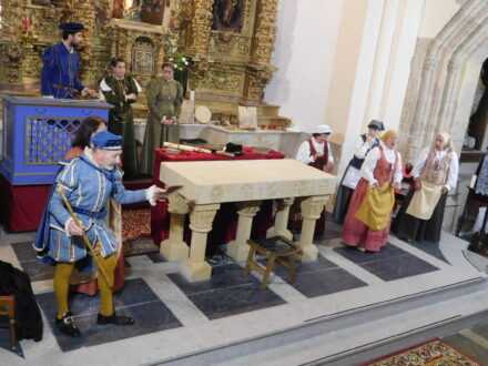 La representación «Buscando a Nebrija» suma un nuevo éxito en la iglesia parroquial de Villar de Gallimazo