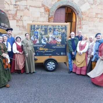 La Vellés aplaude con emoción la representación número 100 de la obra teatral ‘Buscando a Nebrija’