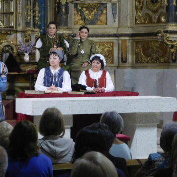 Mancera de Abajo disfruta de la obra «Buscando a Nebrija» en la última jornada de sus fiestas del Rosario