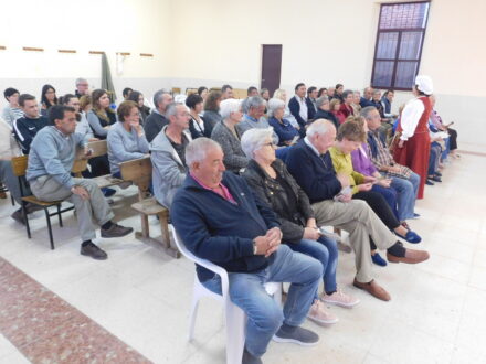 «Buscando a Nebrija» sigue cosechando éxitos en la comarca, esta vez en el salón municipal de Villaflores