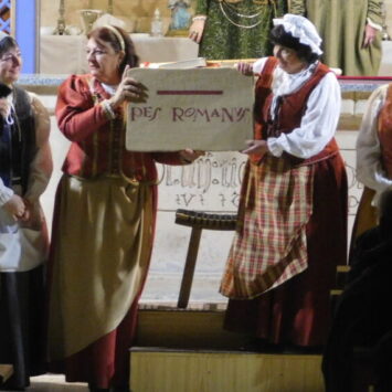 «Buscando a Nebrija» cosecha un nuevo éxito en la iglesia parroquial de Villoria y supera ya el centenar de representaciones