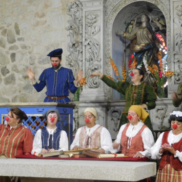 Boada recibe el montaje teatral ‘Buscando a Nebrija’