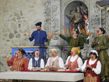 Boada recibe el montaje teatral ‘Buscando a Nebrija’