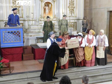Nuevo éxito de la obra de teatro sobre Nebrija, esta vez en Encinas de Abajo