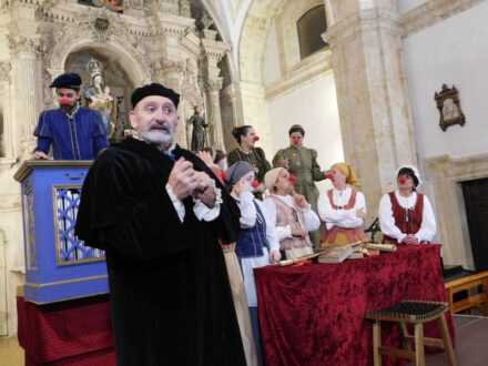 Villamayor disfruta con la obra ‘Buscando a Nebrija’