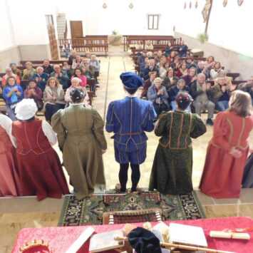 El teatro ‘Buscando a Nebrija’ hace disfrutar a los vecinos de Guijo de Ávila