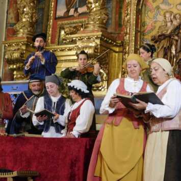 Palaciosrubios disfruta con la obra ‘Buscando a Nebrija’ en su iglesia parroquial