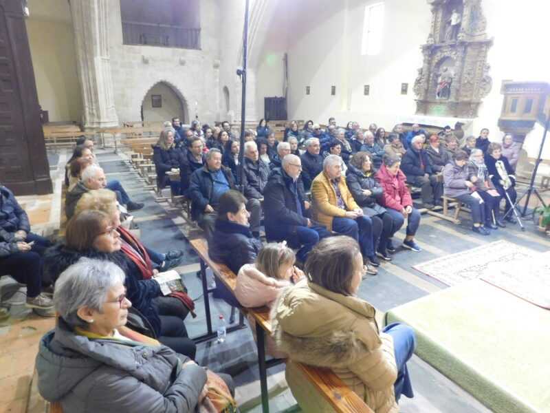 La obra teatral «Buscando a Nebrija» suma un nuevo éxito en la iglesia de San Pedro Apóstol, de El Pedroso de la Armuña