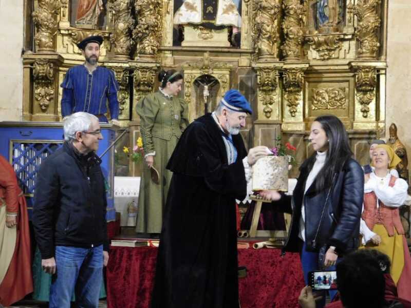 Escenario barroco y grandes ovaciones para ‘Buscando a Nebrija’ en El Pedroso de la Armuña