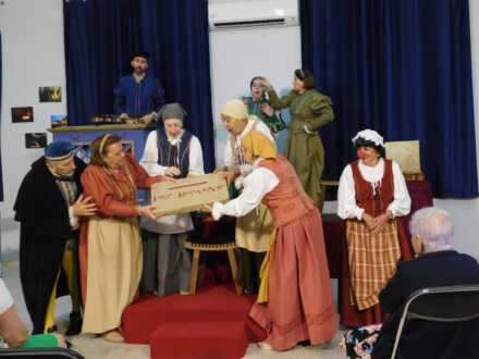 Santibáñez de la Sierra disfruta de la obra “Buscando a Nebrija»