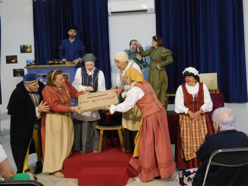 Santibáñez de la Sierra disfruta de la obra “Buscando a Nebrija»