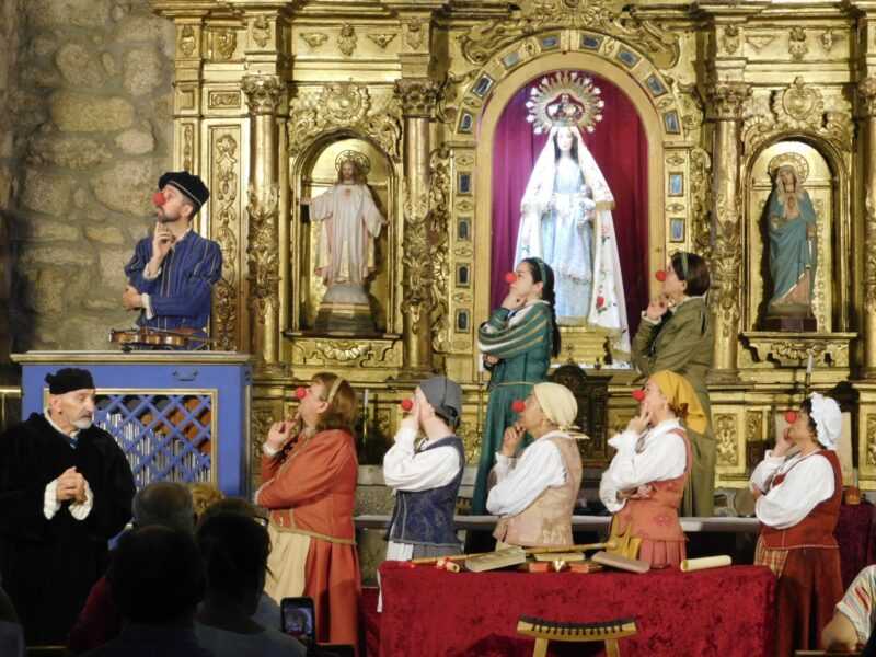 ‘Buscando a Nebrija’ suma un nuevo éxito en Cantagallo con su representación número 291